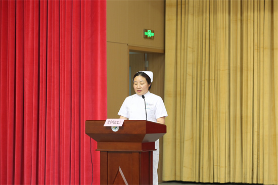 “最美護士”代表焦紅麗發(fā)言.jpg