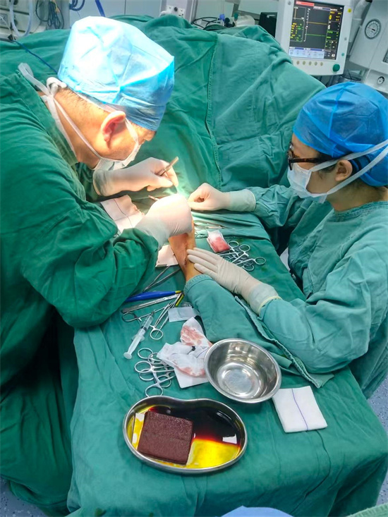 胡主任手術(shù).jpg