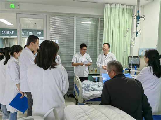 胡主任教學(xué)查房.jpg